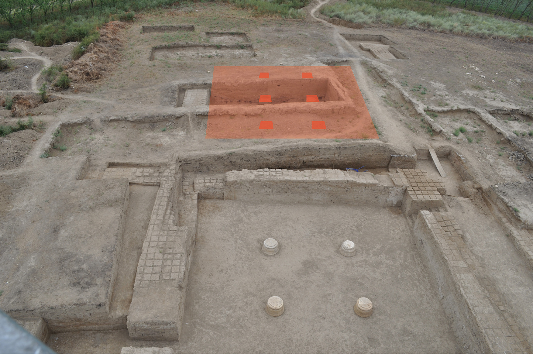 Photo der Aufsicht des tewilweise freigelegten Saales