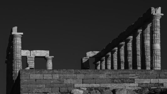 08.09.2020, Griechenland, Attika, Kap Sounion: Der Poseidontempel am Kap von Sunion.